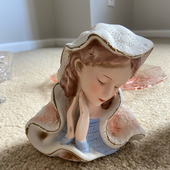 Virgin Mary Figurines - Picture 2 of 4